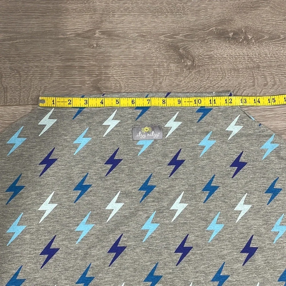 Itzy Ritzy Mom Boss 4 in 1 multi-use car seat cover nursing cover Lightening - Picture 6 of 13